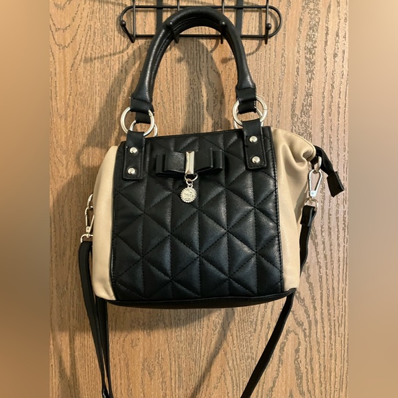 Jessica Simpson Handbag - Picture 1 of 6
